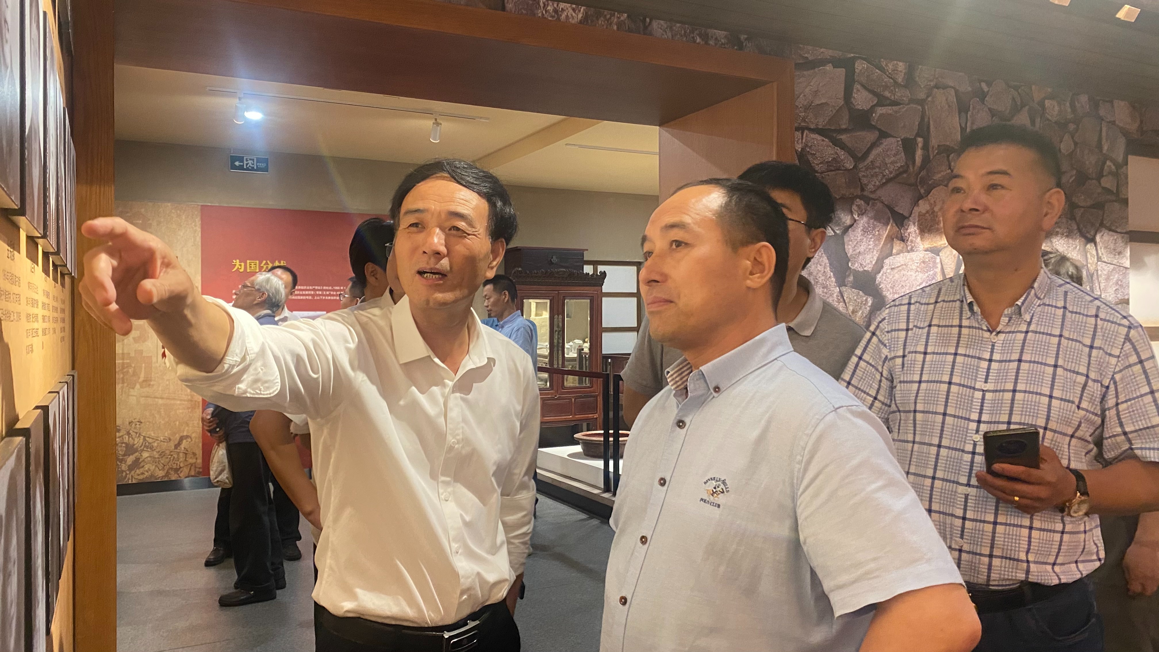 数控雕铣机,模具雕铣机,立式加工中心,石墨雕铣机-凯博数控